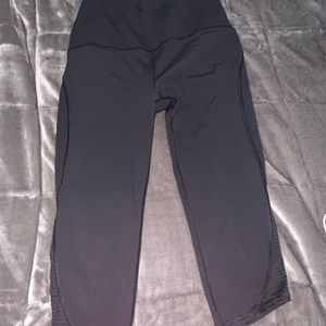 Black crop lululemons